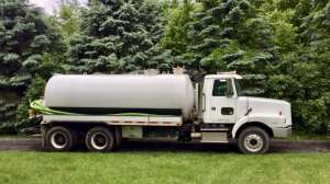 1999 volvo vac truck right side view