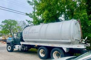 2002 mack vac truck left side photo