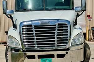 2012 Freightliner Cascadia 3500 gal tank truck front