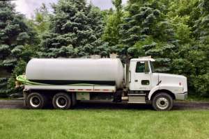 1999 volvo vac truck right side view
