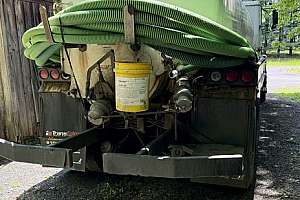 1999 volvo vac truck rear view