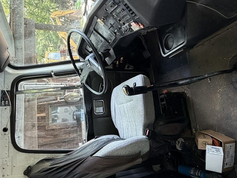 1999 volvo mack vac truck interior photo