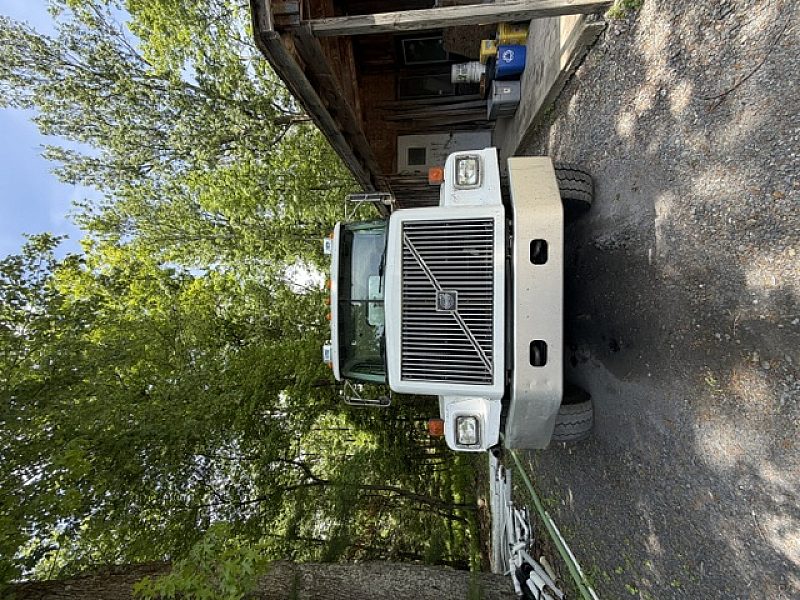 1999 volvo vac truck front view photo