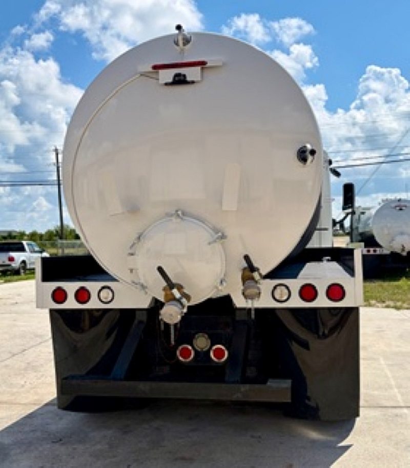2012 Freightliner Cascadia 3500 gal tank truck back