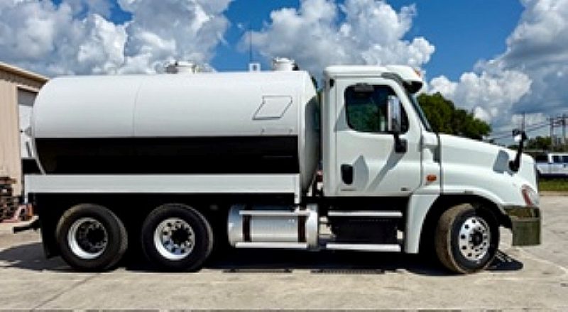 2012 Freightliner Cascadia 3500 gal tank truck driver side