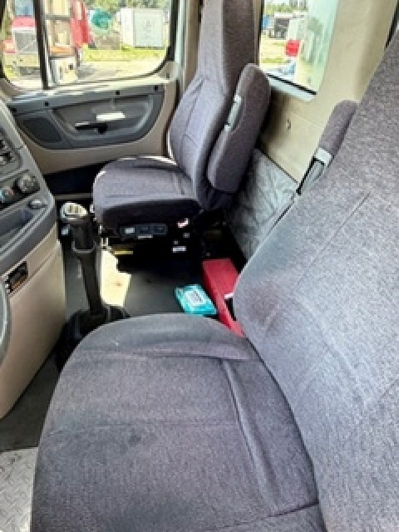 2012 Freightliner Cascadia 3500 gal tank truck interior