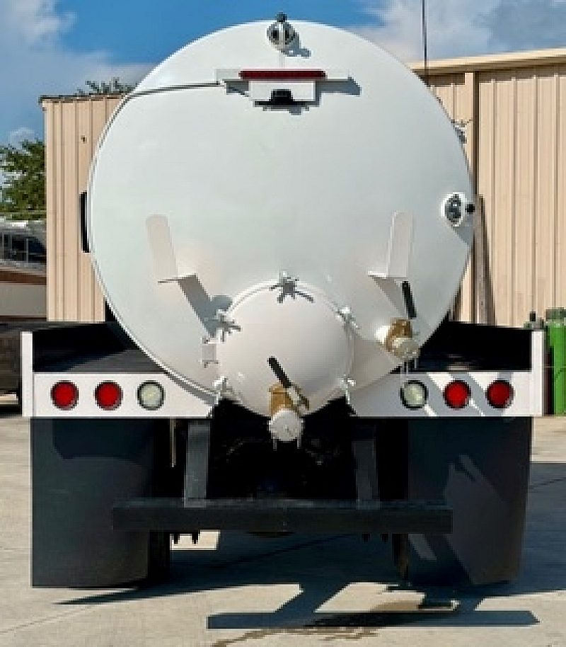 2014 Freightliner Cascadia 2800 gal tank rear