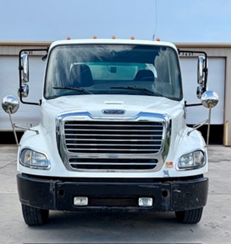 2018 Freightliner M2 2800 gal tank truck front