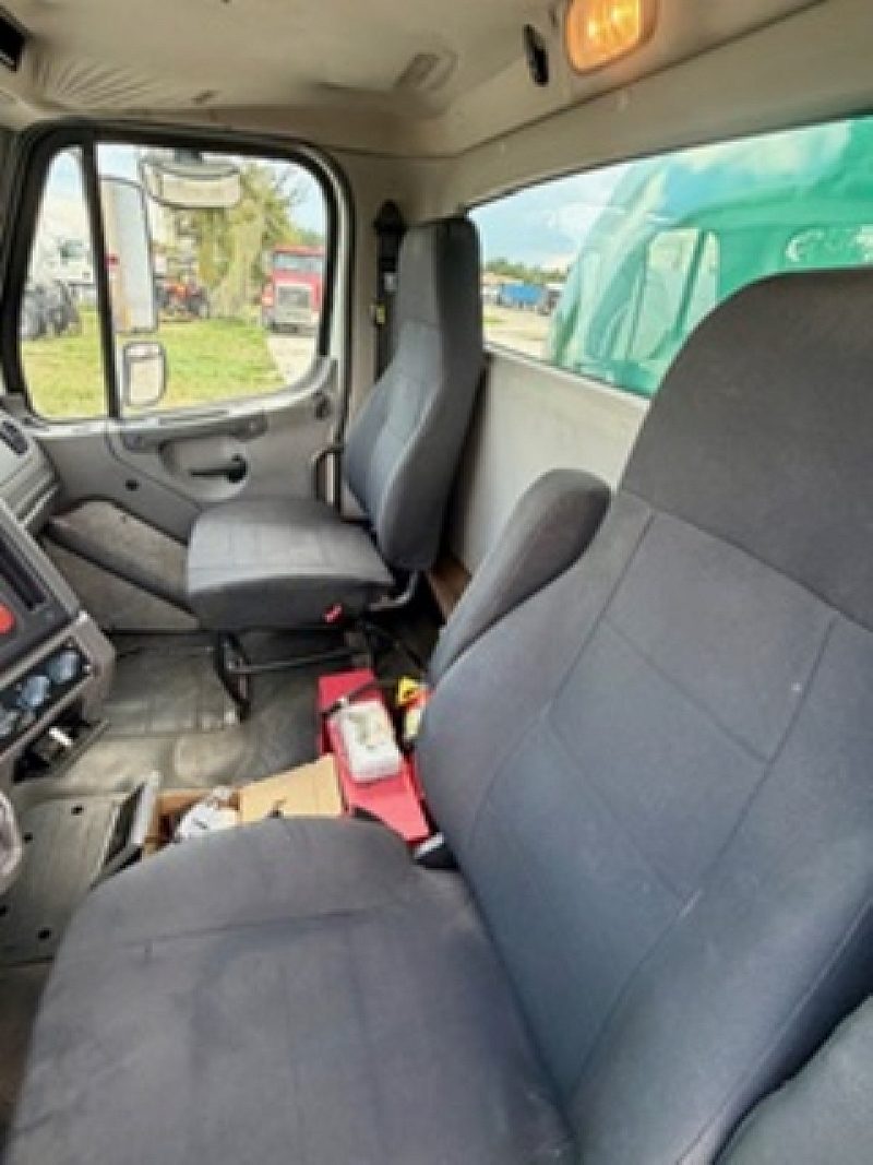 2018 Freightliner M2 2800 gal tank truck seats
