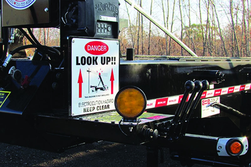 Benlee roll-off trailer warning