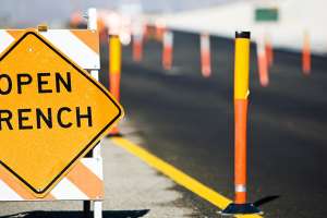 Open trench warning sign 2