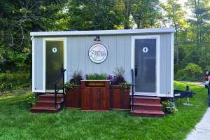 Restroom trailer