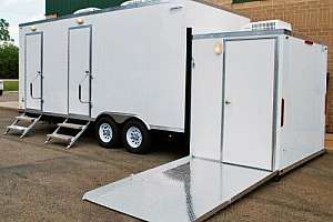 Restroom trailer service
